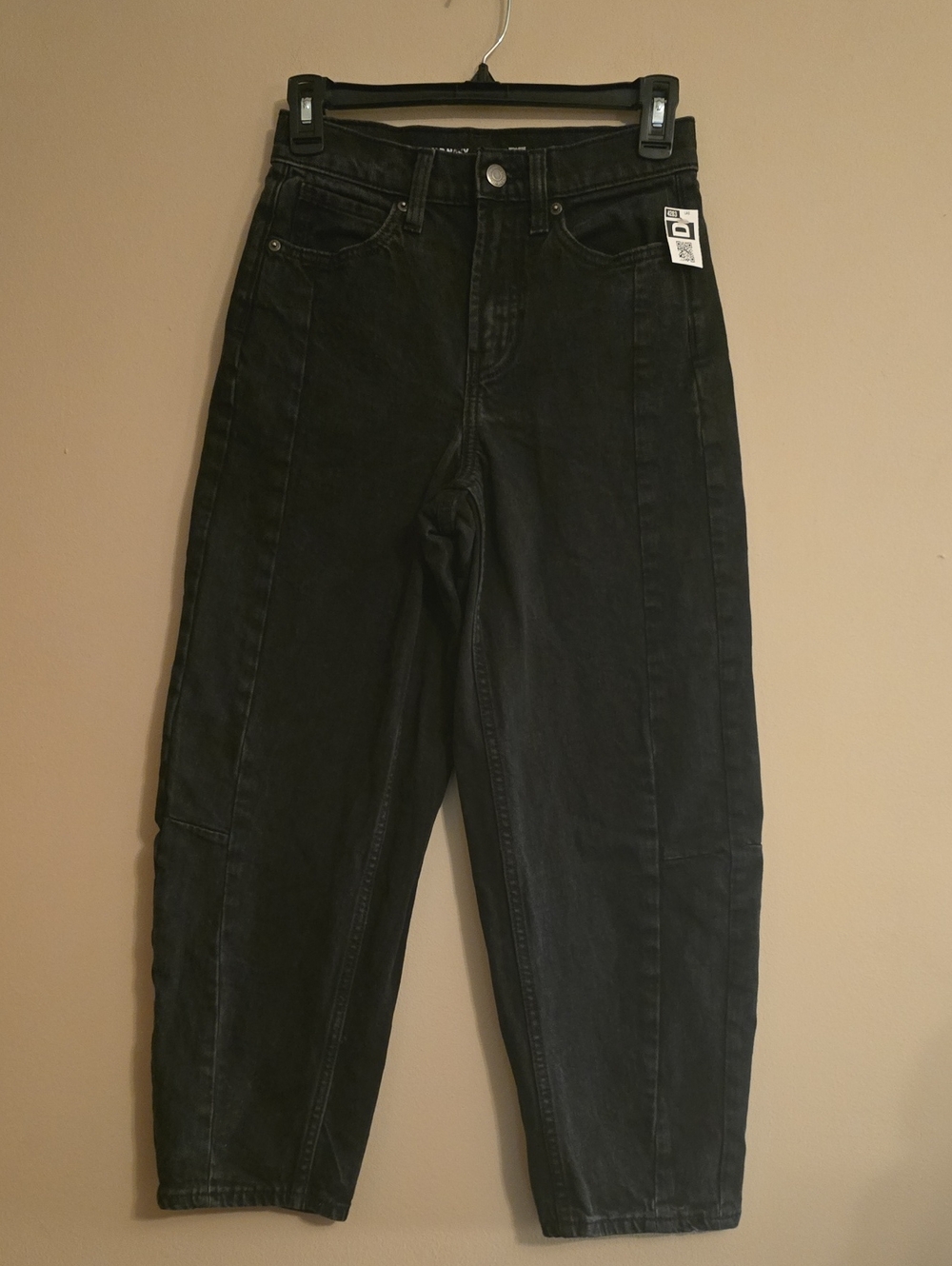 New Old Navy Women's Size 00 High Rise Barrel Leg Black Denim Jeans